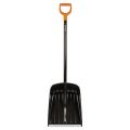 Лопата снегоуборочная FISKARS, пластик, 38х35,5 см, высота 133 см, алюминиевая кромка, деревянный черенок, 1026794